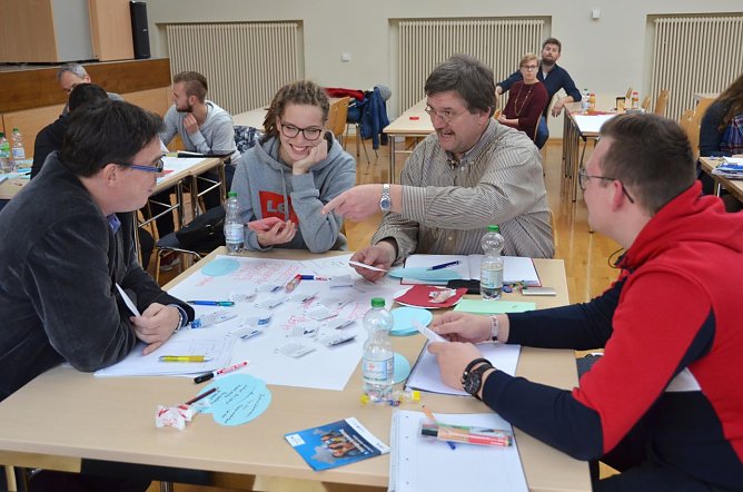Die Teilnehmer des Workshops entwickeln innovative Ideen (Foto: Hochschule Nordhausen)