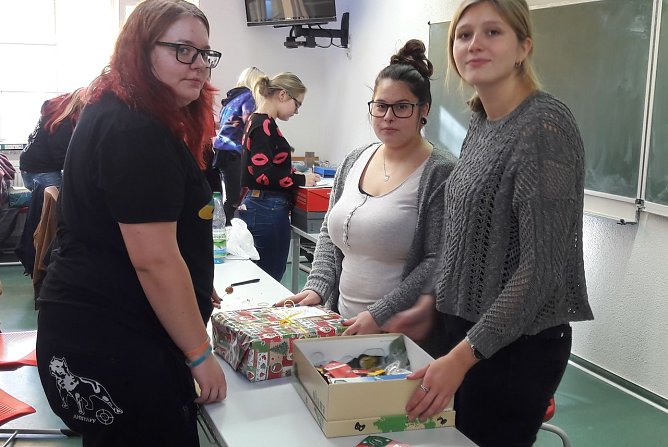 P&auml;ckchen f&uuml;r Rum&auml;nien gepackt (Foto: privat)