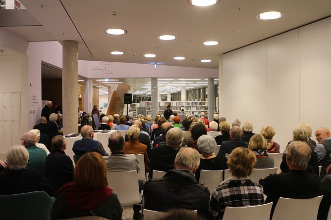 Kerwitz-Ausstellung in der Stadtbibliothek er&ouml;ffnet (Foto: Angelo Glashagel)