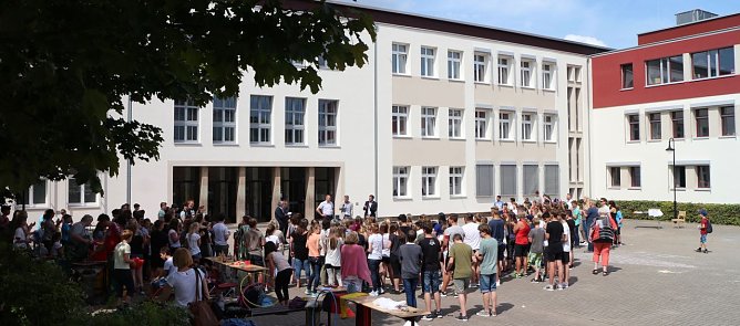 Auf die frische Fassade soll auch die Sanierung der Innenr&auml;ume des Friedrich-Schiller-Gymnasiums folgen (Foto: Archiv)