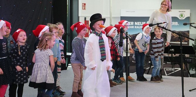 Singen, tanzen, spielen in der Skoda-Autowelt (Foto: Angelo Glashagel)