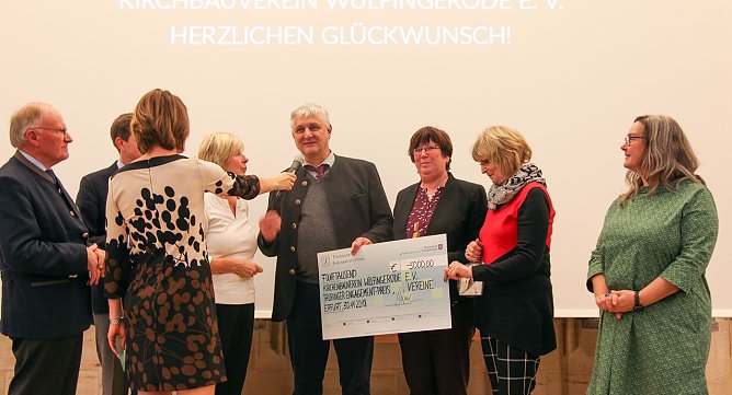 5.000 Euro f&uuml;r den Kirchenbauverein W&uuml;lfingerode (Foto: privat/Ehrenamtsstiftung)