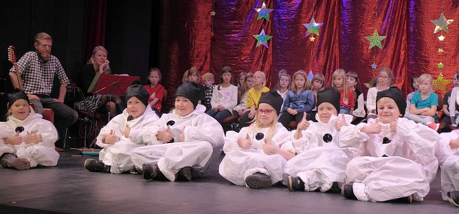 Weihnachtsauff&uuml;hrung der Grundschule Bertolt Brecht (Foto: privat)