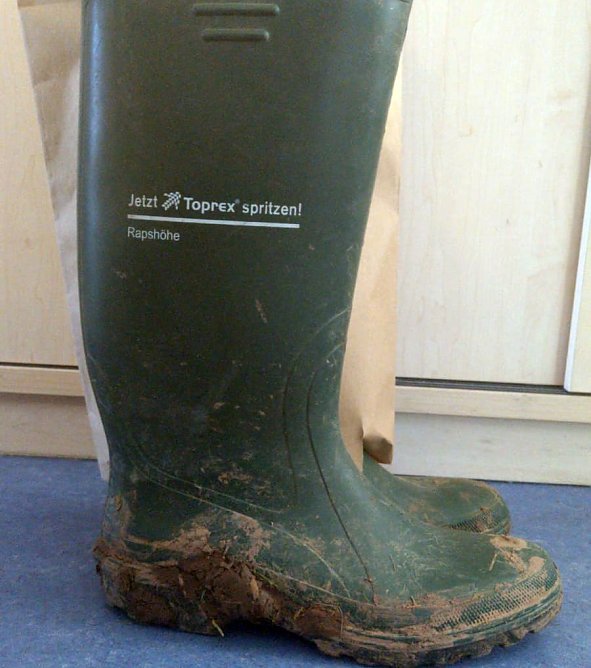 Wer vermisst seine Gummistiefel? (Foto: Polizei)