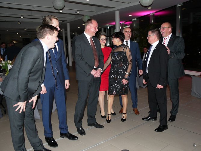 Vorstand und G&auml;ste (Foto: Ilka K&uuml;hn)