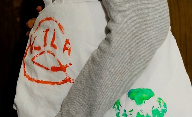 Bunte Beutel im Kinder-Kirchen-Laden (Foto: Frank Tuschy) Bunte Beutel im Kinder-Kirchen-Laden (Foto: Frank Tuschy)