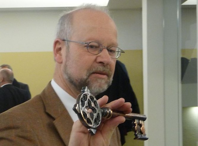 &Uuml;bergabe an den Mieter (Foto: nnz)