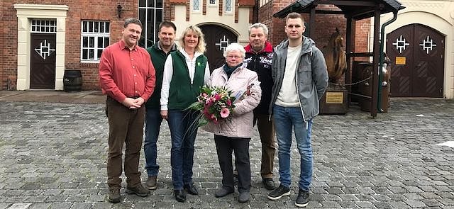 Gewinnerin geehrt (Foto: Echter Nordh&auml;user Traditionsbrennerei)