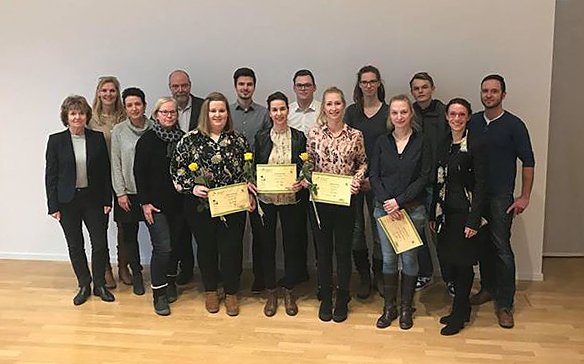 Teilnehmer und Jury anl&auml;sslich der Pr&auml;mierung in der Stadtbibliothek Nordhausen (Foto: Hochschule Nordhausen)