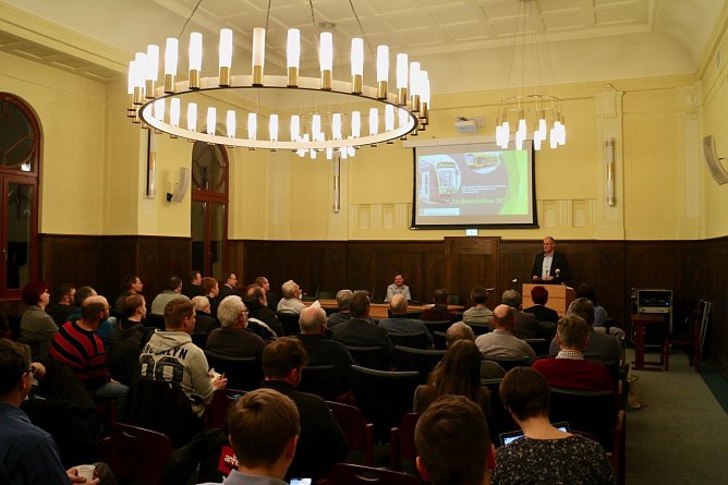 Wie weiter mit der Straßenbahn? Diskussion im Landratsamt (Foto: Angelo Glashagel) Wie weiter mit der Straßenbahn? Diskussion im Landratsamt (Foto: Angelo Glashagel)