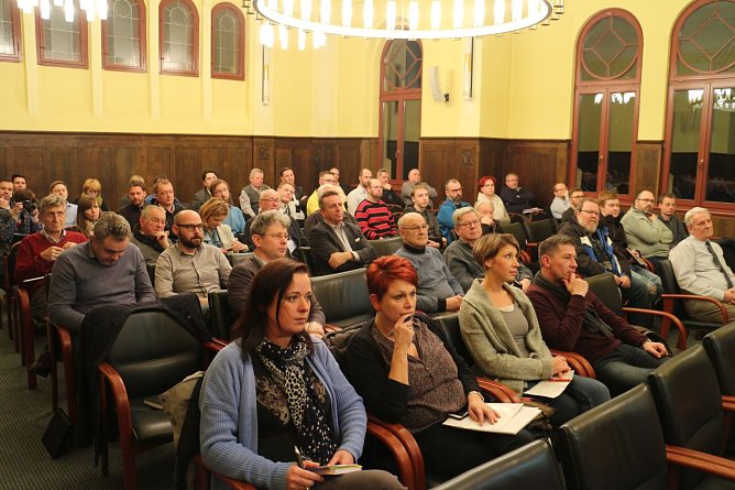 Wie weiter mit der Straßenbahn? Diskussion im Landratsamt (Foto: Angelo Glashagel) Wie weiter mit der Straßenbahn? Diskussion im Landratsamt (Foto: Angelo Glashagel)