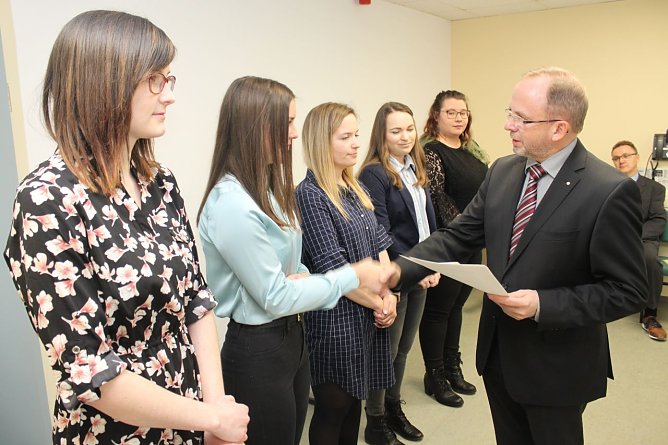 Am 1.Februar beginnen ca. 50 Lehramtsanw&auml;rtern in den verschiedenen Schularten ihren Dienst (Foto: Schulamt Nordth&uuml;ringen)