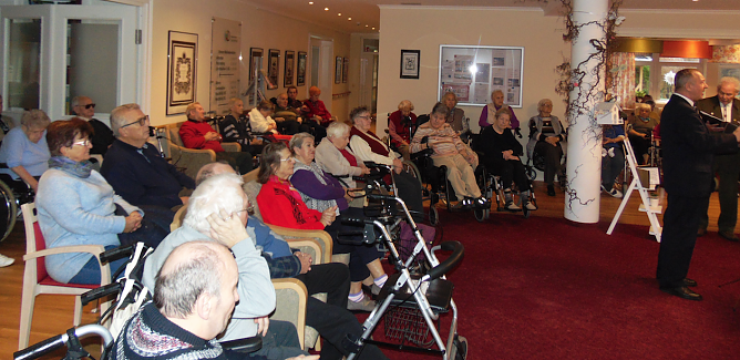 Männerchor zu Gast im Sonnenhof (Foto: Danny Kais) Männerchor zu Gast im Sonnenhof (Foto: Danny Kais)