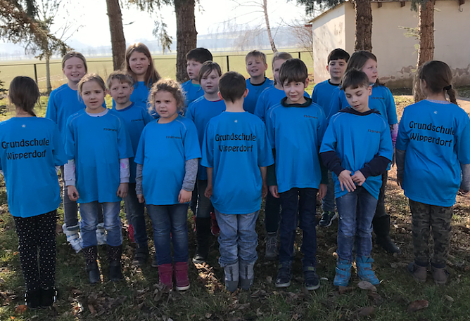 Neue Shirts für Wipperdorfs Grundschüler (Foto: Pressestelle Landratsamt Nordhausen) Neue Shirts für Wipperdorfs Grundschüler (Foto: Pressestelle Landratsamt Nordhausen)