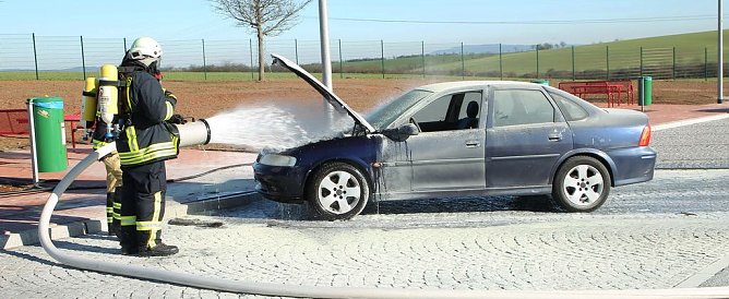 Auto brannte aus (Foto: S. Dietzel)