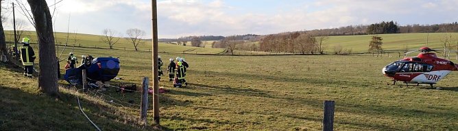 Eingeklemmter Fahrer wurde schnell befreit (Foto: Feuerwehr Hohenstein)