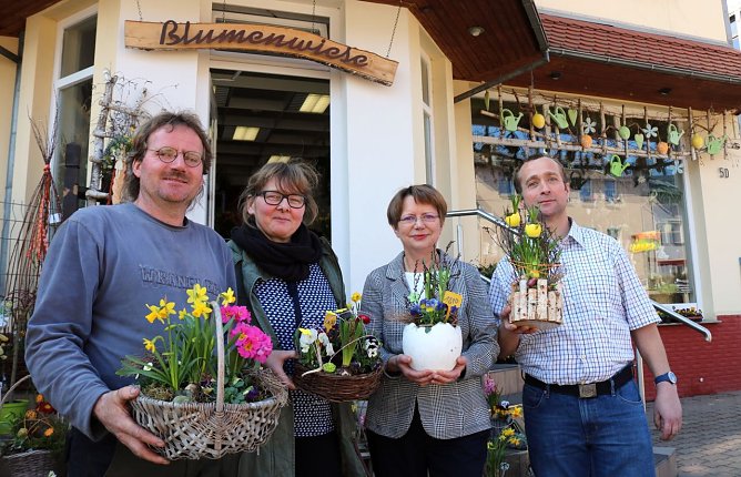 Nico und Anja Deutl, Elke Wilde vom Jobcenter und Ren&eacute; Fuhrmann (Foto: Agentur f&uuml;r Arbeit Nordhausen)