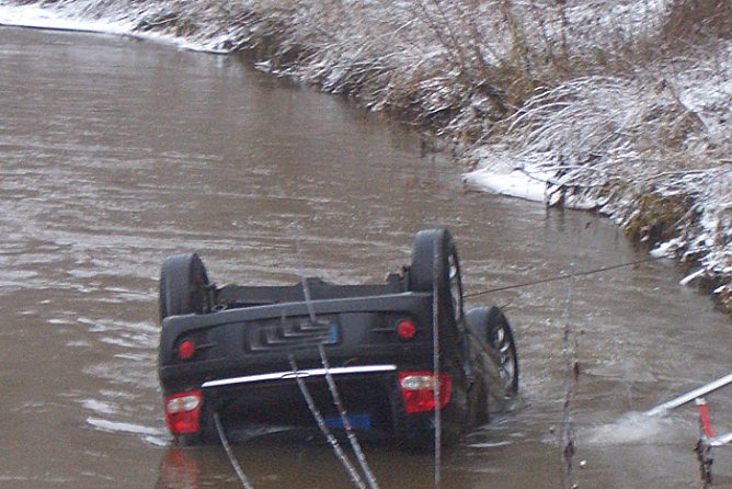 Unfall bei G&ouml;llingen (Foto: Polizeiinspektion Kyffh&auml;user)
