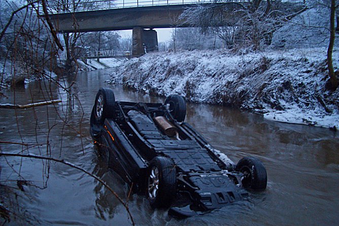 Unfall bei G&ouml;llingen (Foto: Polizeiinspektion Kyffh&auml;user)