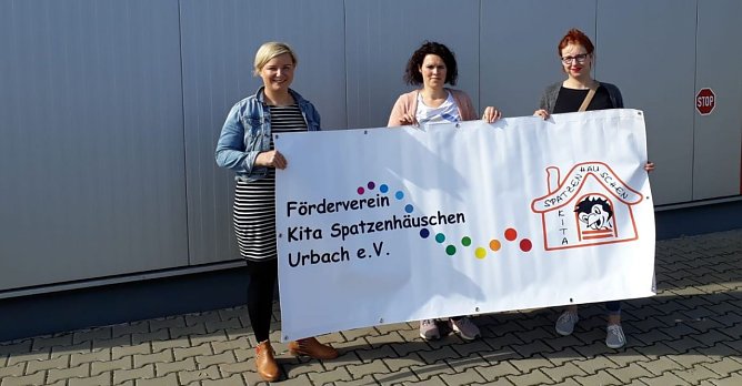 Werbebanner &uuml;bergeben (Foto: privat)