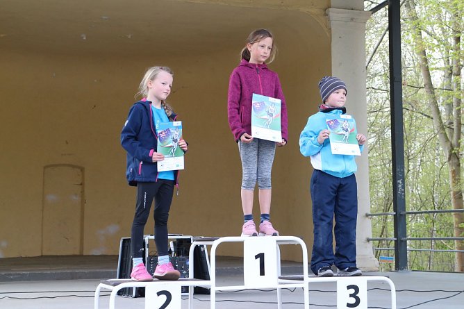Die drei schnellsten Nachwuchsl&auml;uferin unter den Kleinen, v.l.: Frieda Charlotte Tolle, Dietke Schimpff, Alina Sternkopf (Foto: Angelo Glashagel)