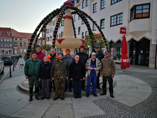 Der Zierbrunnen wurde &ouml;sterlich geschm&uuml;ckt (Foto: Thomas Apitius)