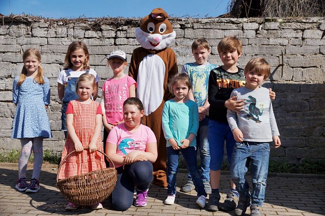Der Osterhase war heute in Steigerthal zu Gast (Foto: Cornelia Wilhelm) Der Osterhase war heute in Steigerthal zu Gast (Foto: Cornelia Wilhelm)