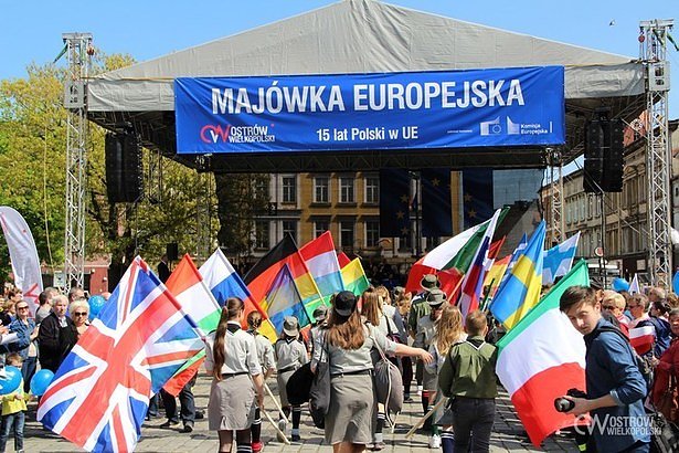 Tag der Verfassung in Nordhausens Partnerstadt Ostrów (Foto: Stadt Ostrów Wlkp.) Tag der Verfassung in Nordhausens Partnerstadt Ostrów (Foto: Stadt Ostrów Wlkp.)