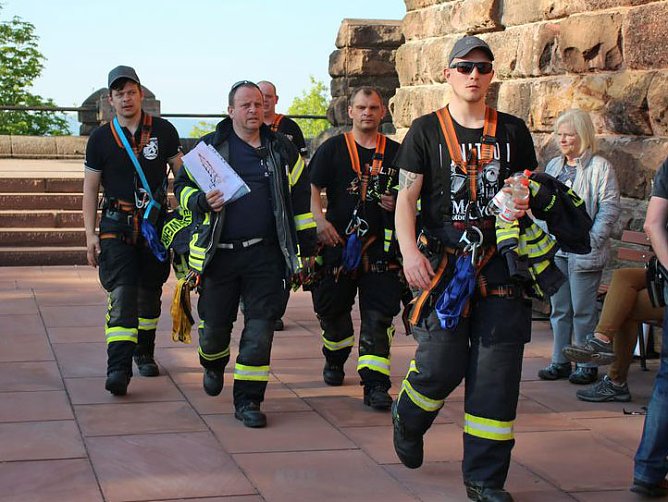 Erfolgreich Kyffhäuserdenkmal gestürmt (Foto: Karl-Heinz Herrmann) Erfolgreich Kyffhäuserdenkmal gestürmt (Foto: Karl-Heinz Herrmann)
