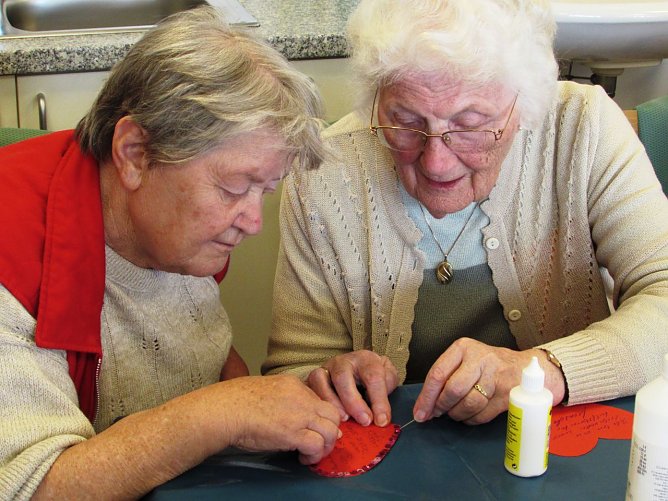 F&uuml;r mich soll's rote Rosen regnen - Projekt im Seniorenzentrum Katharina von Bora (Foto: Lydia Schubert)