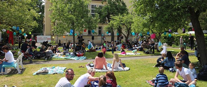 Märchenpicknick im Meyenburg-Park (Foto: Angelo Glashagel) Märchenpicknick im Meyenburg-Park (Foto: Angelo Glashagel)
