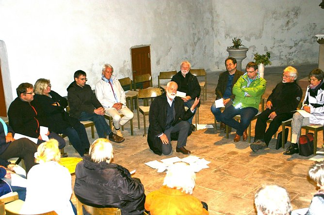H&ouml;rkreis mit J&uuml;rg Montalta in St. Johannis (Foto: Evangelischer Kirchenkreis S&uuml;dharz)