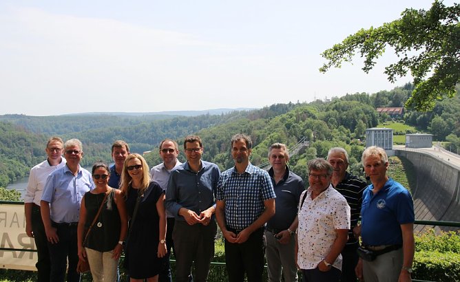 v.l.n.r. Matthias Happ, Ulrich Kreutz, Sylvia Kulbe, Jens L&uuml;cking, Kathleen Scholz, Felix Haltt, Bochums Oberb&uuml;rgermeister Thomas Eiskirch, der Nordh&auml;user Amtskollege Kai Buchmann, Wolf-Dieter Liese, Hans-Peter Herzog, Ioannis Zikas , Herr Schories (Foto: Pressestelle Stadt Nordhausen)