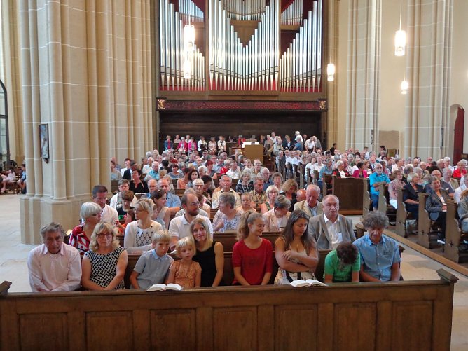 Festliche Abschiedsfeier für Richard Hentrich im Nordhäuser Dom (Foto: Hans-Georg Backhaus) Festliche Abschiedsfeier für Richard Hentrich im Nordhäuser Dom (Foto: Hans-Georg Backhaus)