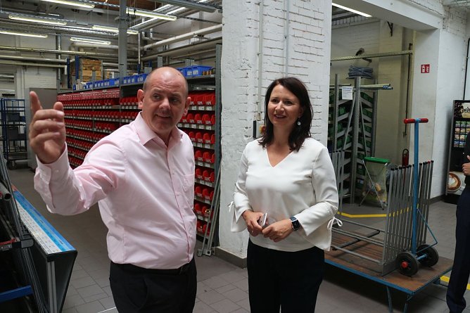 Maximator-Vizepr&auml;sident Ren&eacute; Himmelstein f&uuml;hrte heute Th&uuml;ringens Umweltministerin Anja Siegesmund durch das Nordh&auml;user Werk (Foto: Angelo Glashagel)