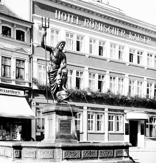 Neptun auf dem Kornmarkt um 1900 (Foto: Jessica S. M&uuml;ller)