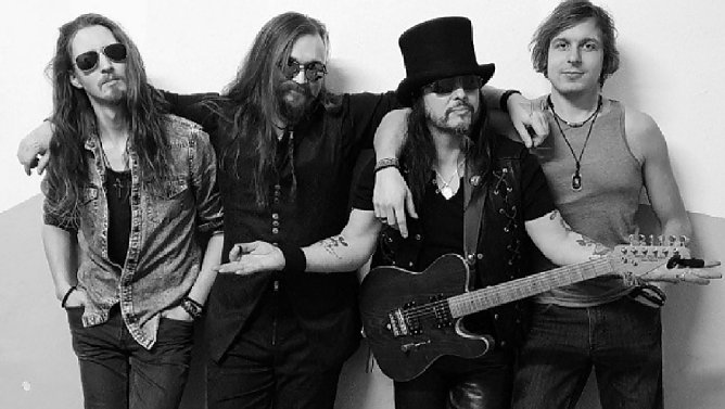 Jimmy Gee rockt am Kyffhäuserdenkmal (Foto: Stadtmarketing Bad Frankenhausen) Jimmy Gee rockt am Kyffhäuserdenkmal (Foto: Stadtmarketing Bad Frankenhausen)