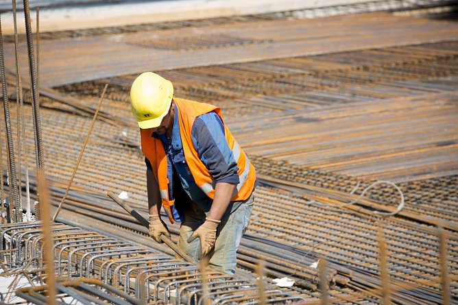 Viel zu tun f&uuml;r Bauarbeiter: Die hohe Wohnungsnachfrage hat in den vergangenen Jahren zu einem Boom der Baubranche gef&uuml;hrt. Doch im sozialen und bezahlbaren Segment passiert weiterhin zu wenig, kritisiert die IG BAU (Foto: IG Bauen-Agrar-Umwelt, Bezirksverband Nordth&uuml;ringen)
