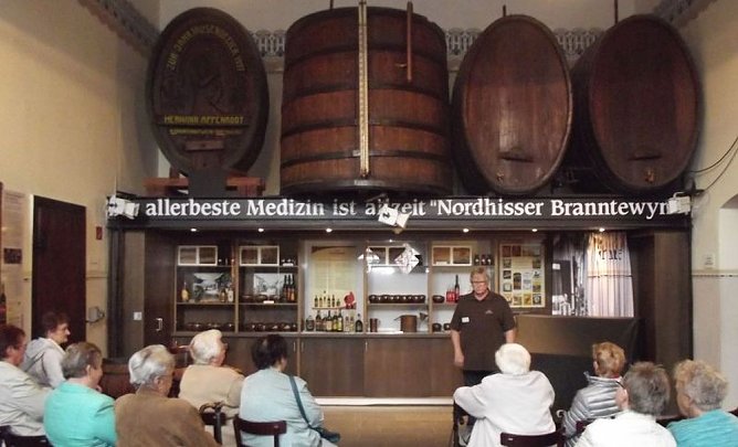 Echter Nordhäuser schmeckt natürlich auch uns Sondershäusern gut (Foto: Thomas Leipold) Echter Nordhäuser schmeckt natürlich auch uns Sondershäusern gut (Foto: Thomas Leipold)