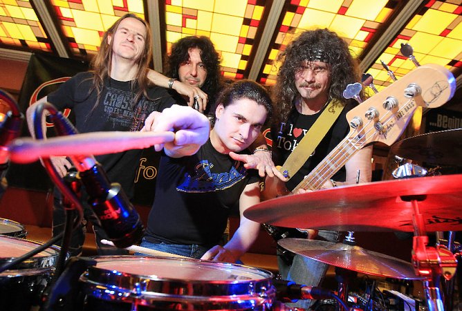 Four Roses (Foto: Agentur) Four Roses (Foto: Agentur)