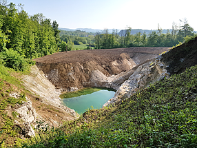 Wandern im Gipskarst (Foto: Firouz Vladi)