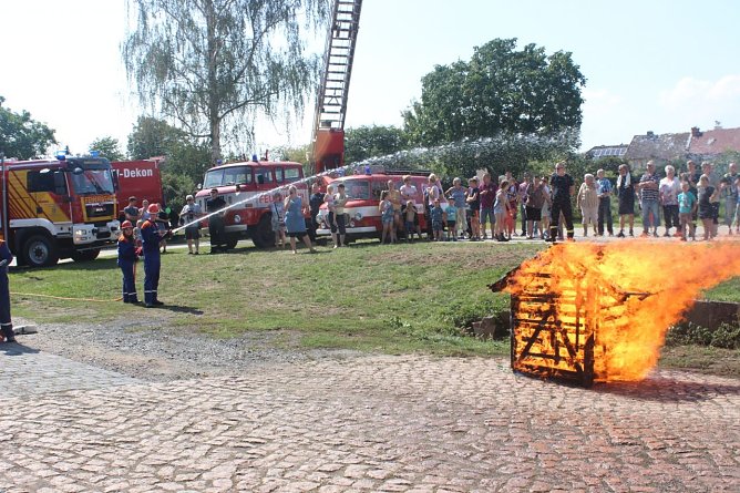 Tag der offenen Tür bei der Freiwilligen Feuerwehr Sundhausen (Foto: Mario Willhardt) Tag der offenen Tür bei der Freiwilligen Feuerwehr Sundhausen (Foto: Mario Willhardt)