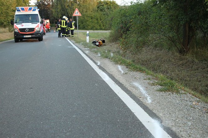 Motorradunfall auf der L1033 (Foto: Silvio Dietzel)