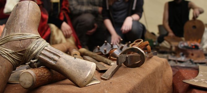 Experimentelle Arch&auml;ologie beim Heringer Schlossfest (Foto: Angelo Glashagel)