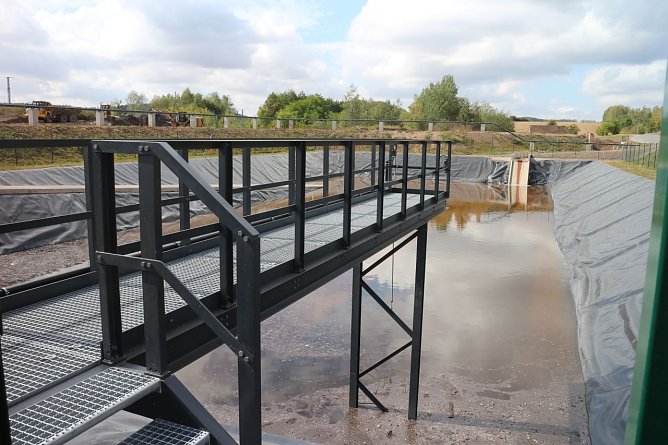 3000 Kubikmeter fasst das neue Becken (Foto: Angelo Glashagel)