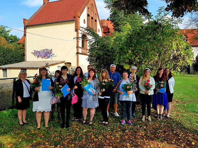Landwirte, Hauswirtschafter und Gärtner erhalten Zeugnisse (Foto: VHS Bildungswerk) Landwirte, Hauswirtschafter und Gärtner erhalten Zeugnisse (Foto: VHS Bildungswerk)