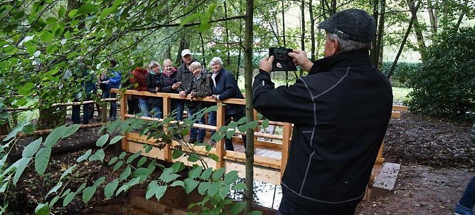 Die Br&uuml;cke &uuml;ber den L&ouml;nsteich (Foto: Susanne Schedwill)