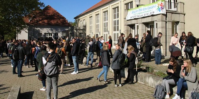 Neue Studierende begrüßt (Foto: Angelo Glashagel) Neue Studierende begrüßt (Foto: Angelo Glashagel)