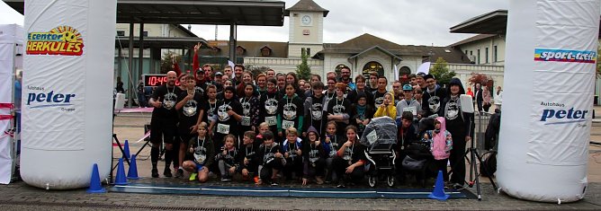 Rund 70 L&auml;uferinnen und L&auml;ufer im Alter zwischen 8 und 80 Jahren nahmen an der Aktion "Fairlauf-Dich nicht!" teil (Foto: Angelo Glashagel)