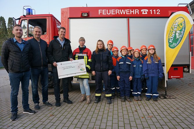 Scheck&uuml;bergabe (Foto: Sandra Witzel)